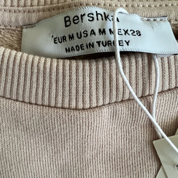 Nwt Bershka long sleeve Los Angeles the hippest crop crew neck size medium beige - Picture 3 of 4